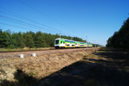 1_003_g_Pomiechowek_Pedzacy_pociag_Kolei_Mazowieckich